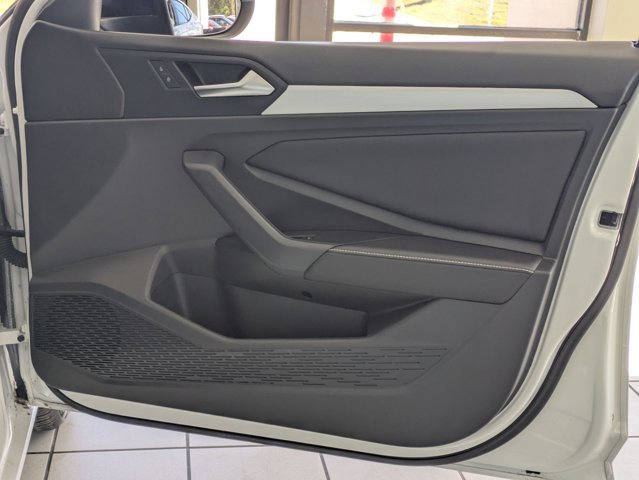 Used 2025 Volkswagen Jetta Sport image 32