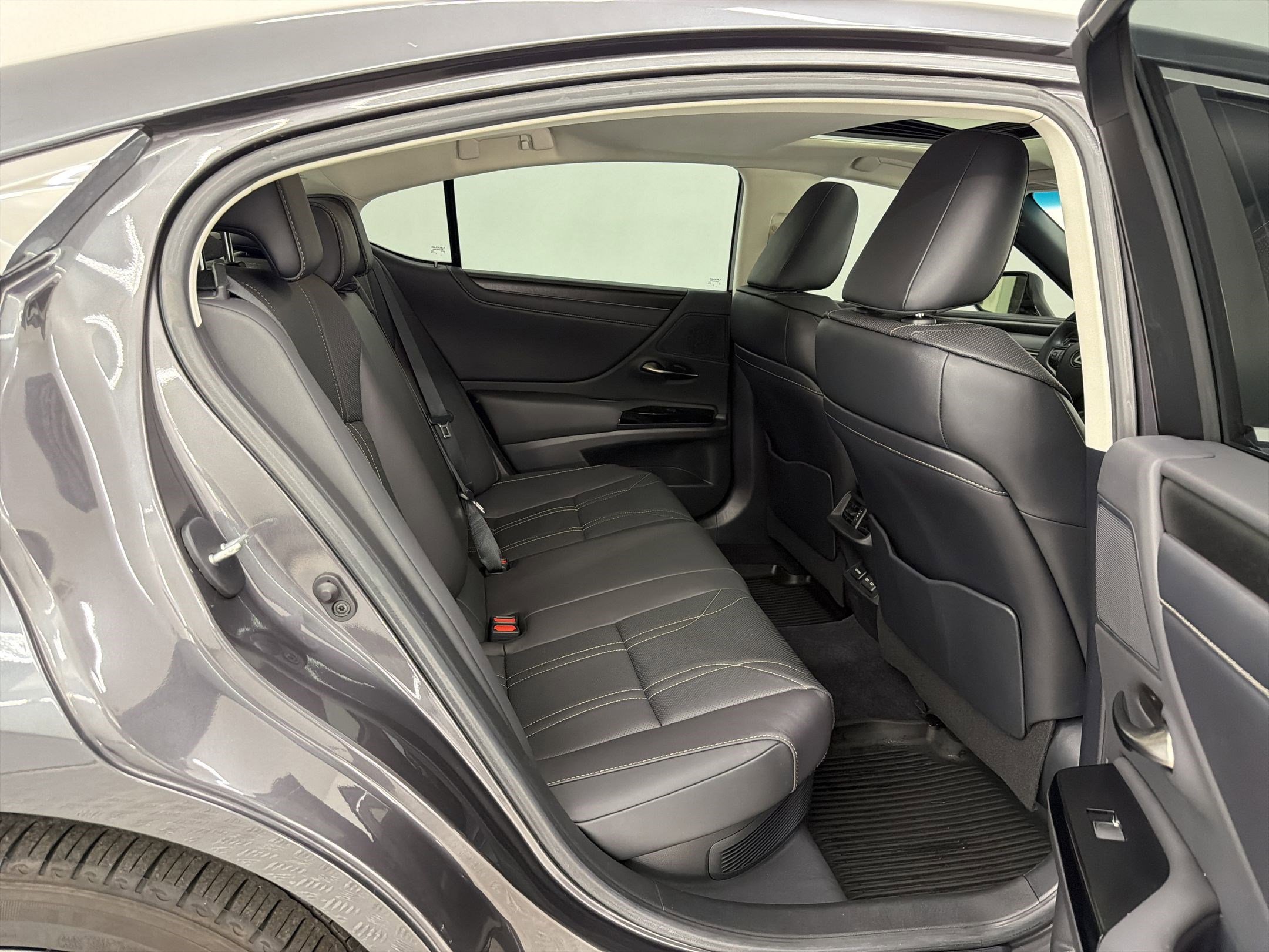 Certified 2023 Lexus ES 300h w/ Luxury Package FWD image 29