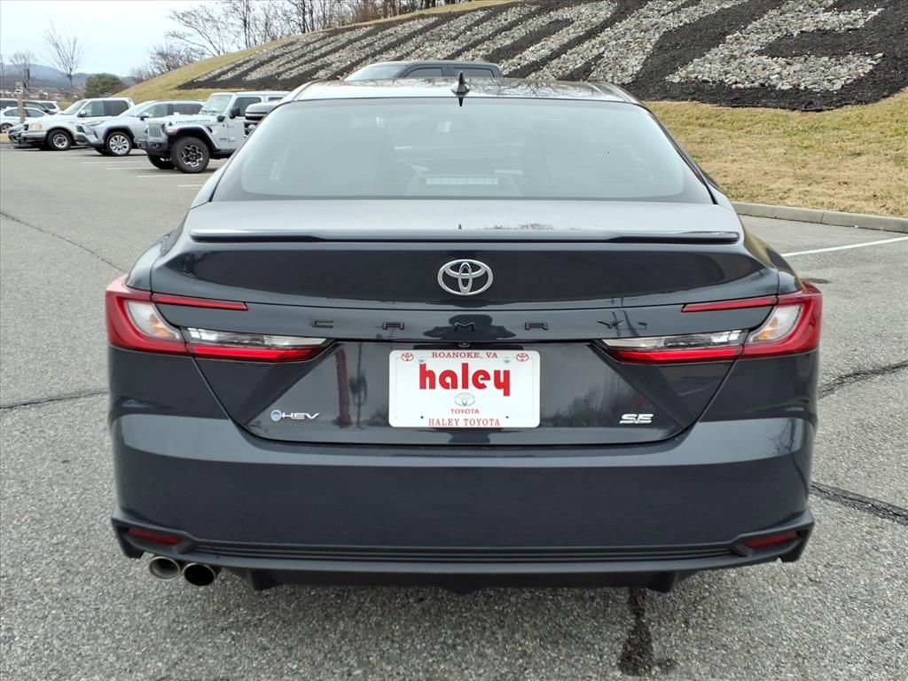 Used 2025 Toyota Camry SE image 6