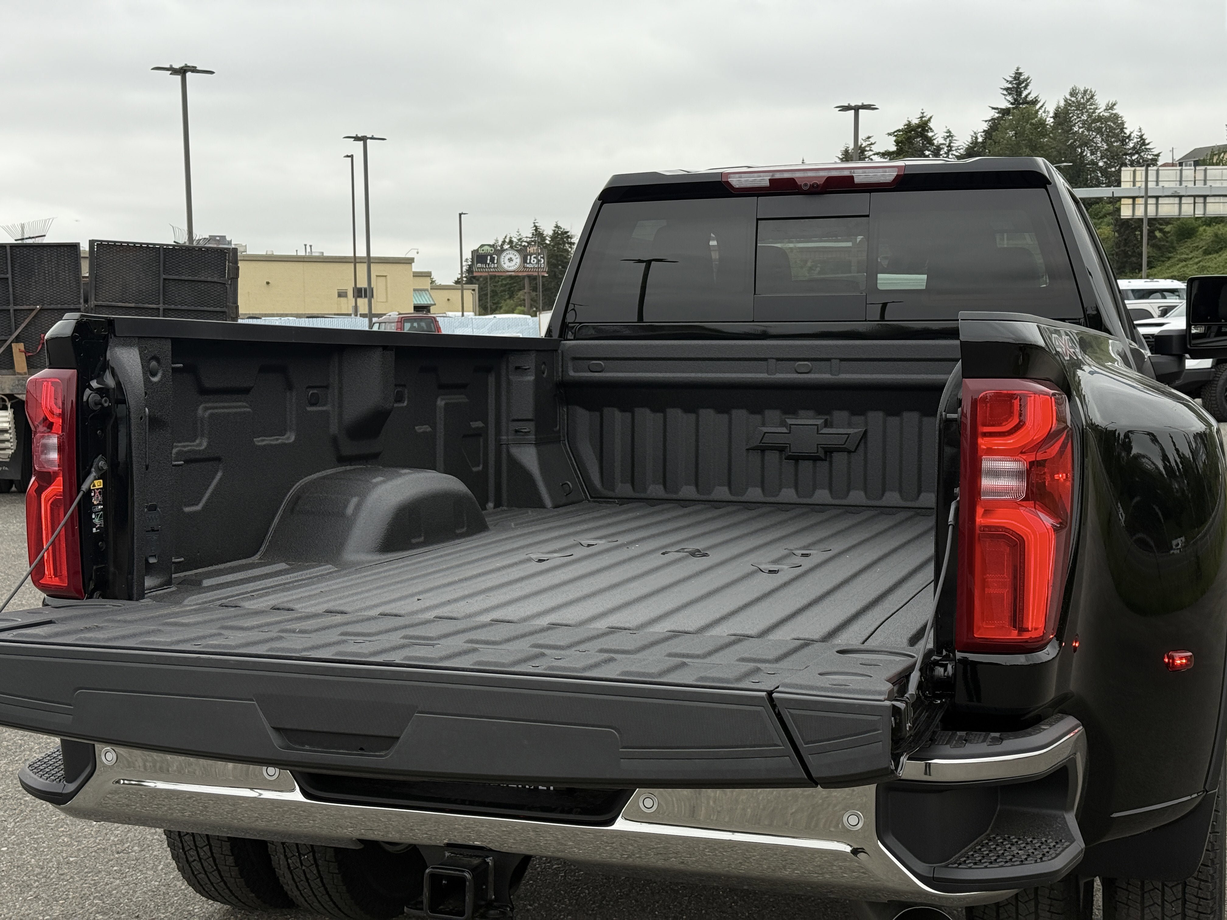 New 2026 Chevrolet Silverado 3500 LT w/ All Star Edition AWD/4WD image 32