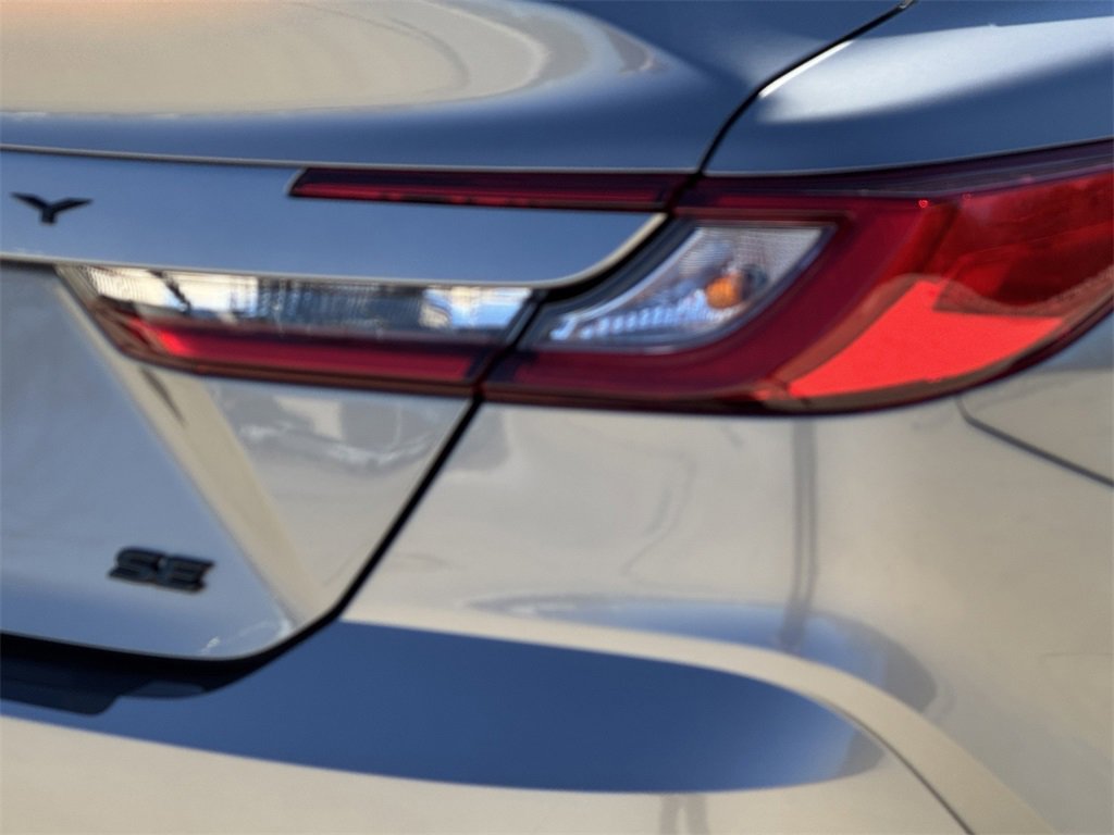 Used 2025 Toyota Camry SE w/ Convenience Package image 11