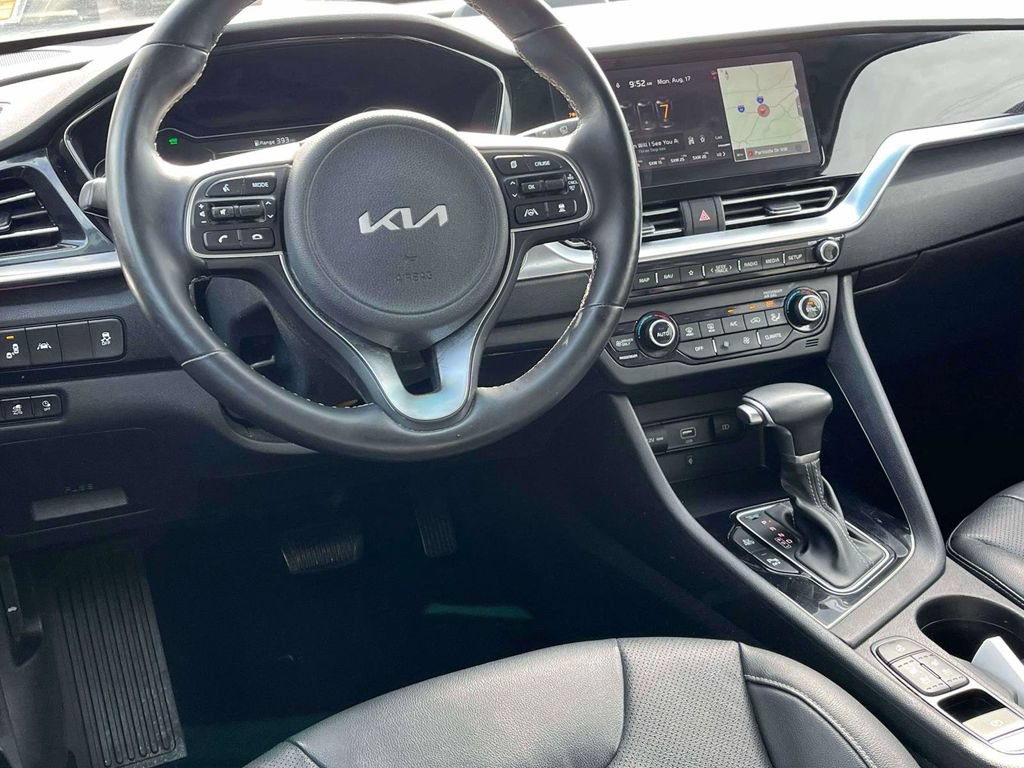Used 2022 Kia Niro EX Premium FWD image 2