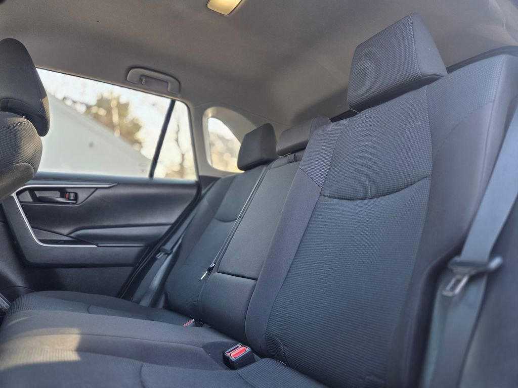 Used 2022 Toyota RAV4 LE AWD/4WD image 22