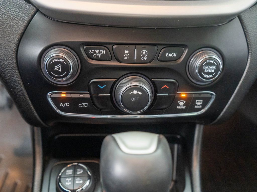 Used 2018 Jeep Cherokee Trailhawk w/ Cold Weather Group image 19