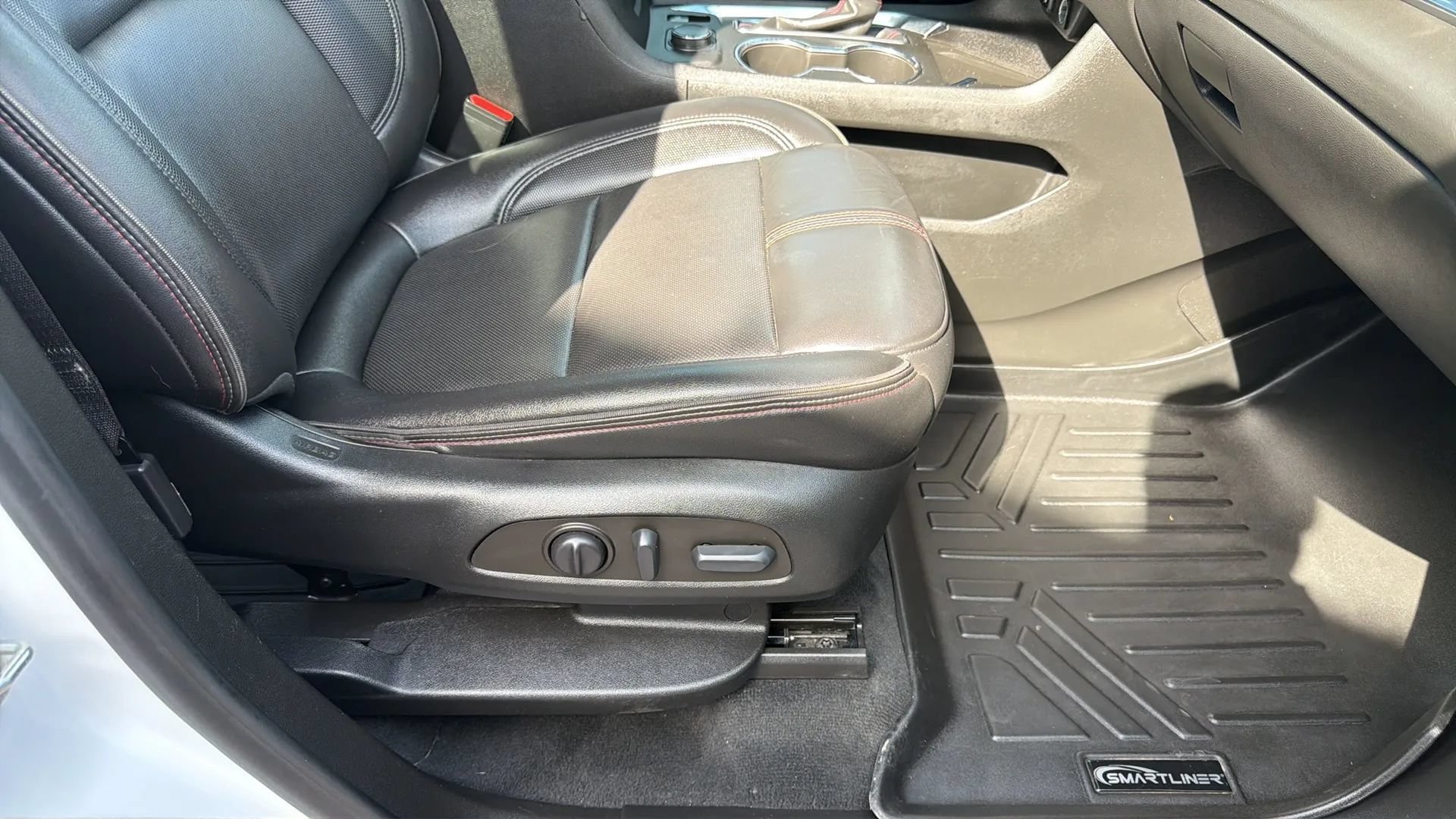 Used 2022 Chevrolet Traverse RS FWD image 12