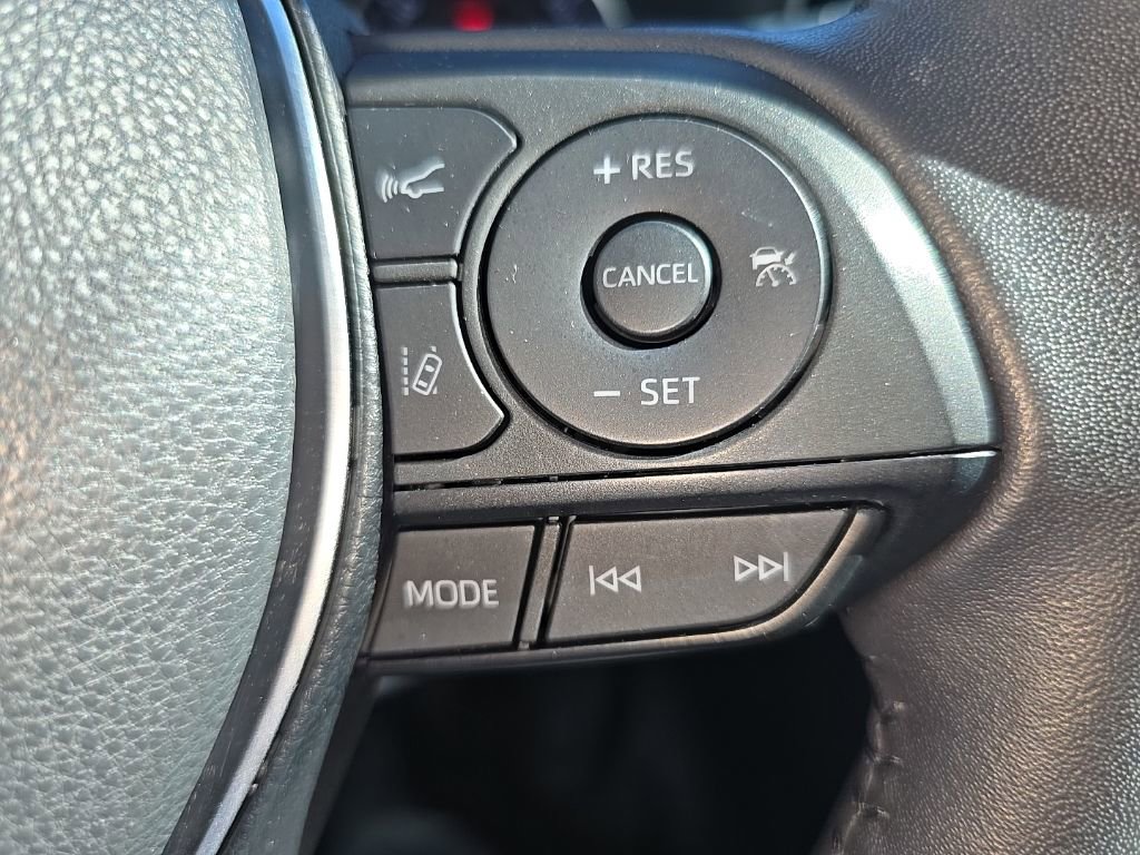 Used 2022 Toyota RAV4 XLE Premium image 30