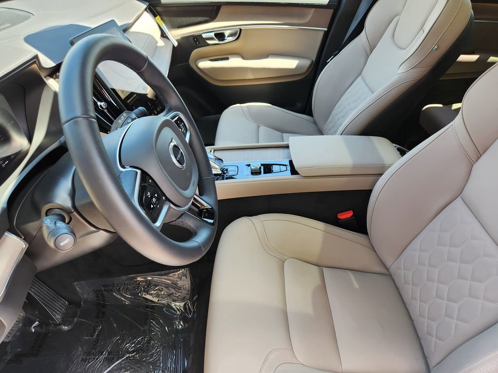 New 2026 Volvo XC90 T8 Plus w/ Protection Package Premier AWD/4WD image 4