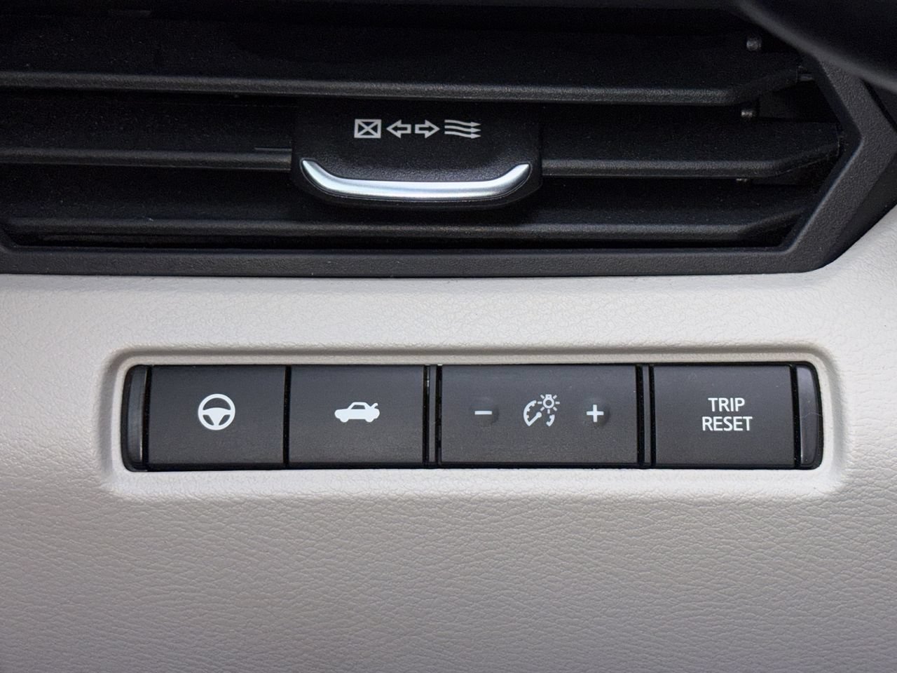 Used 2023 Nissan Altima 2.5 SV w/ SV Premium Package FWD image 17