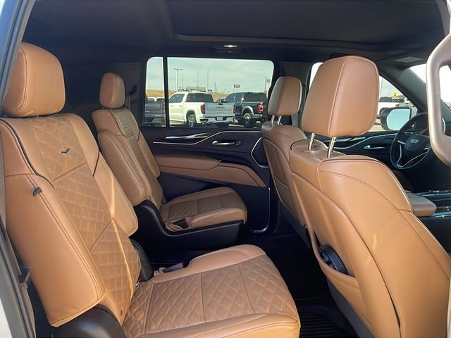 Used 2022 Cadillac Escalade ESV Premium Luxury w/ Performance Package AWD/4WD image 16