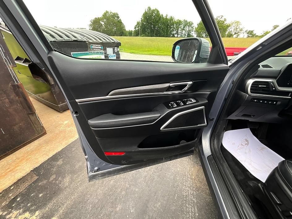 Used 2023 Kia Telluride AWD image 11