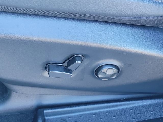 Used 2025 Chrysler Pacifica Select image 20