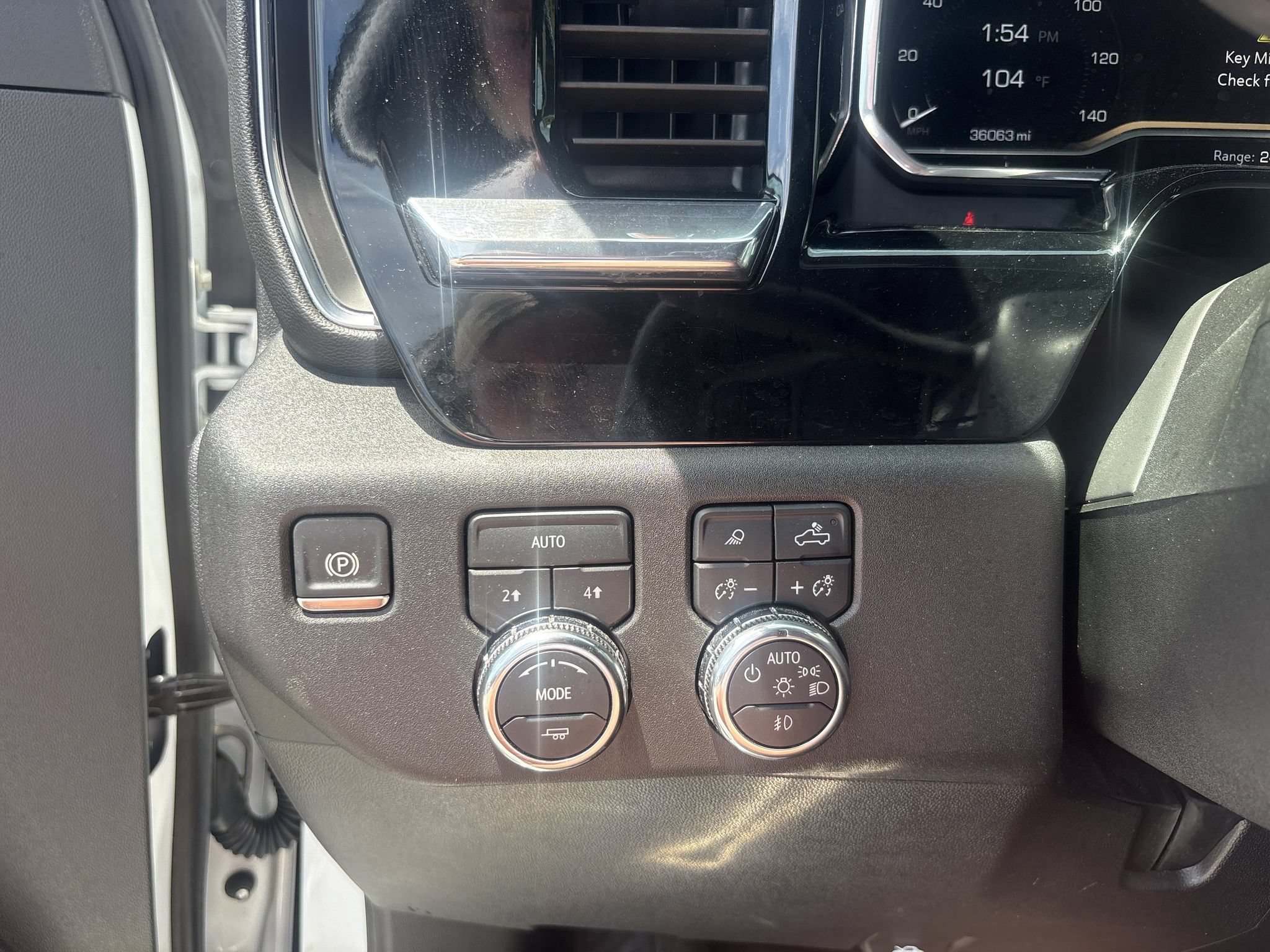 Used 2025 GMC Sierra 1500 SLT AWD/4WD image 12