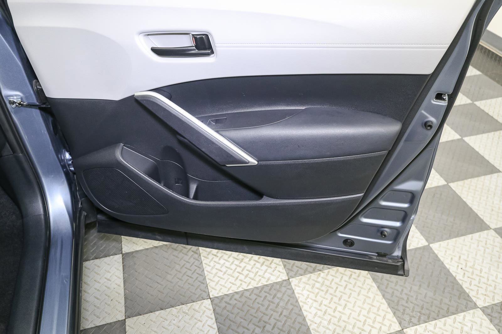 Used 2024 Toyota Corolla Cross L image 17