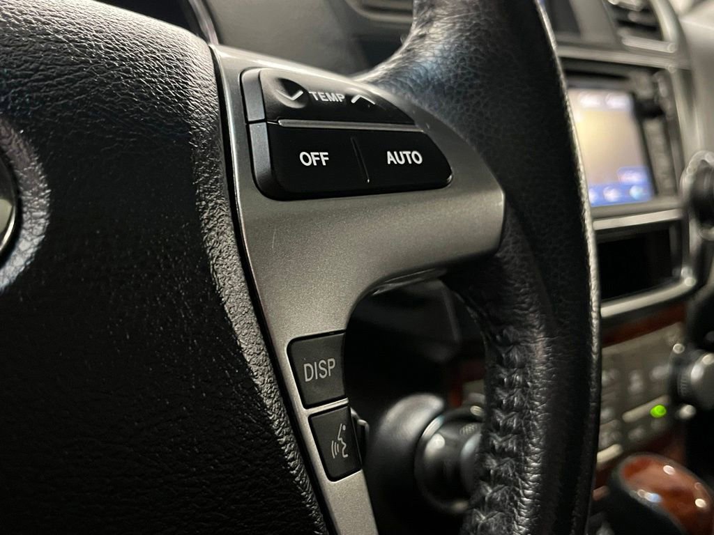 Used 2013 Toyota Highlander Limited AWD/4WD image 25