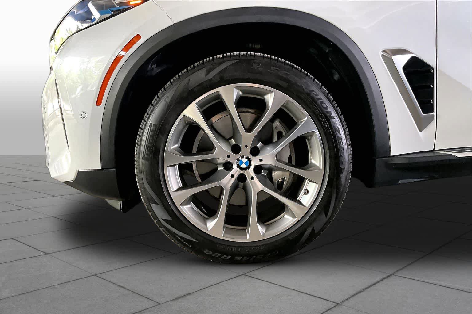 Certified 2025 BMW X5 sDrive40i w/ Climate Comfort Package RWD image 10