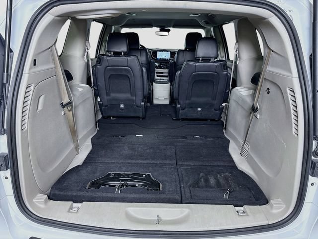 Used 2021 Chrysler Pacifica Touring-L FWD image 25