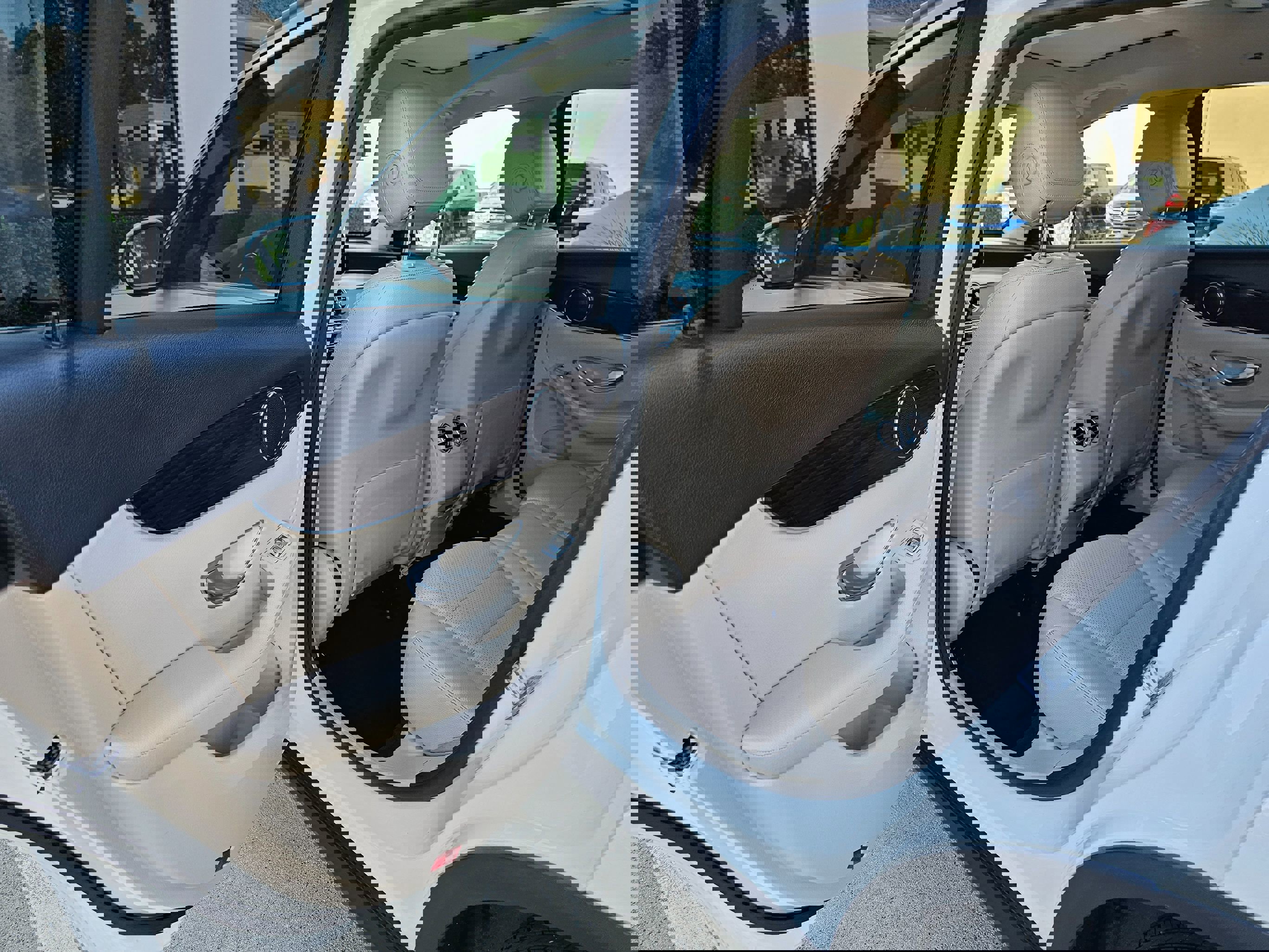 Used 2017 Mercedes-Benz GLC 300 4MATIC SUV image 19