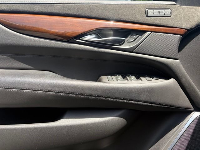 Used 2019 Cadillac Escalade ESV Luxury AWD/4WD image 31