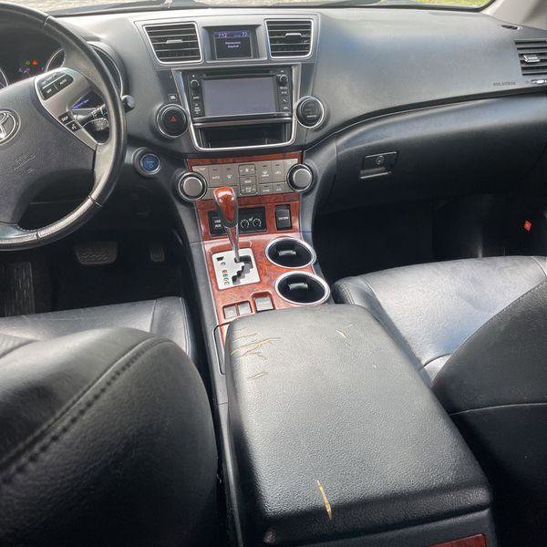 Used 2013 Toyota Highlander Limited image 25