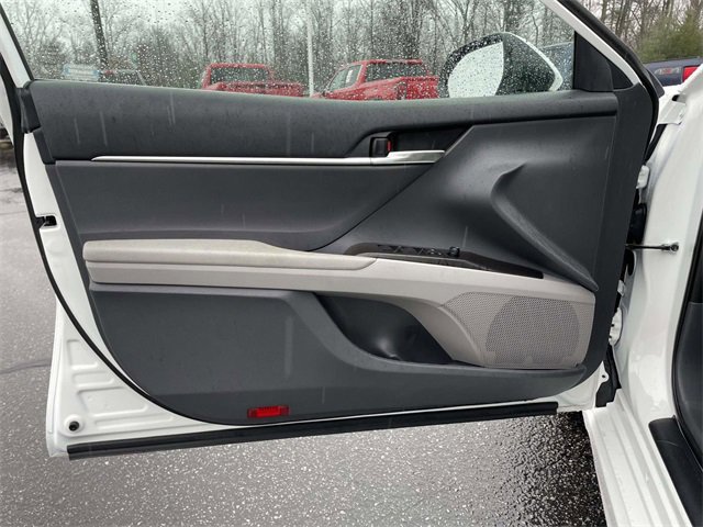 Used 2023 Toyota Camry SE image 17