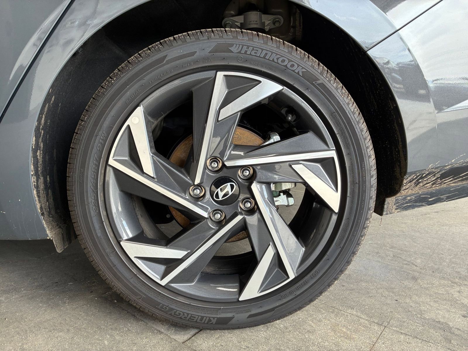 Used 2025 Hyundai Elantra Limited FWD image 32