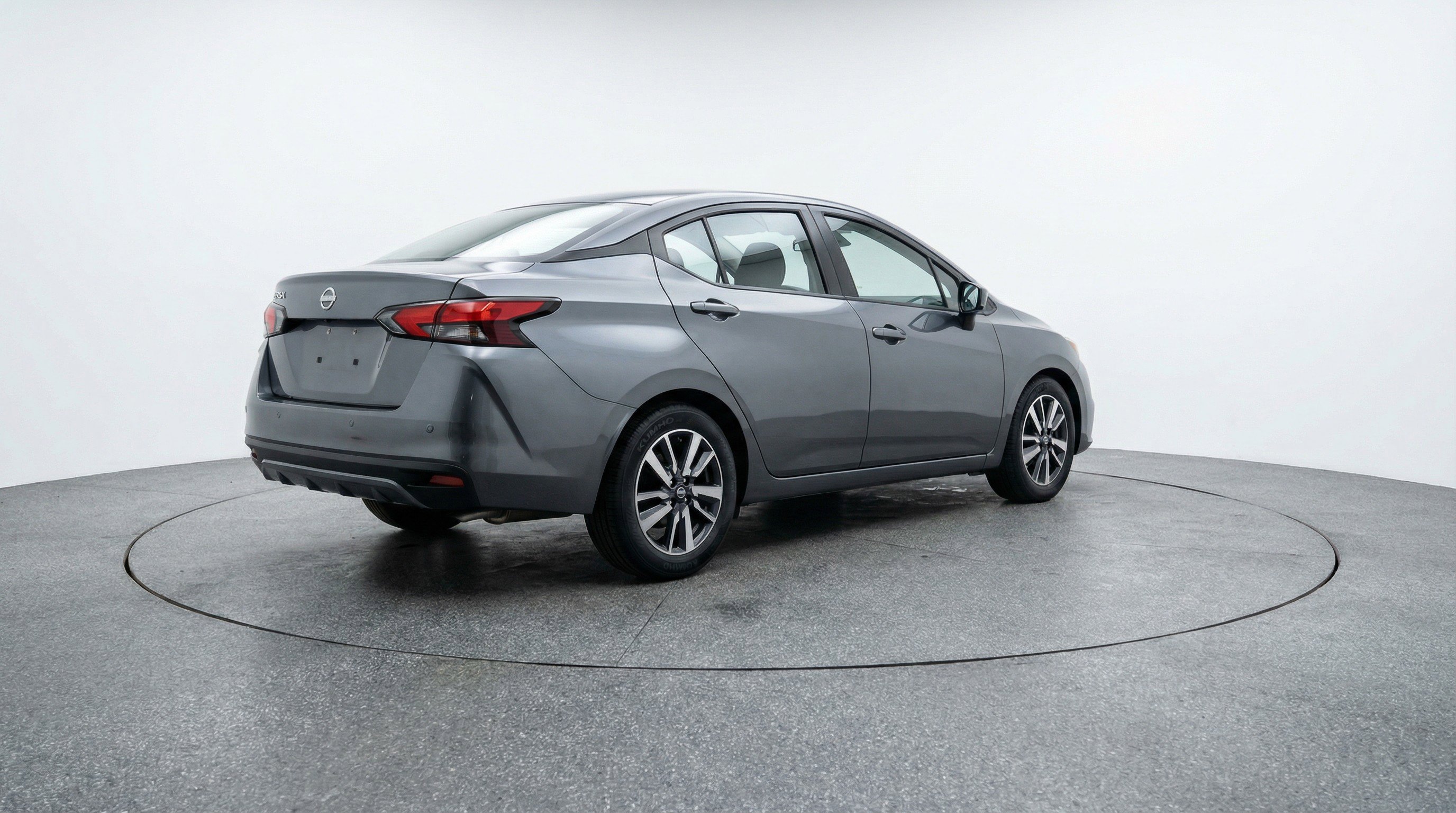 Used 2025 Nissan Versa SV image 9