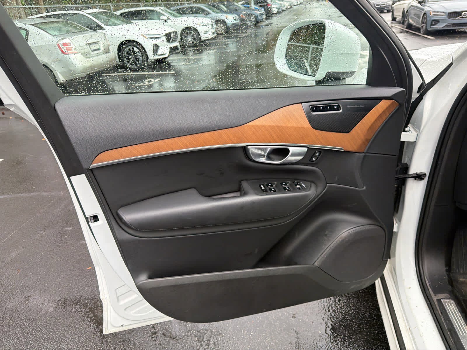 Certified 2024 Volvo XC90 B6 Plus w/ Protection Package Premier image 26