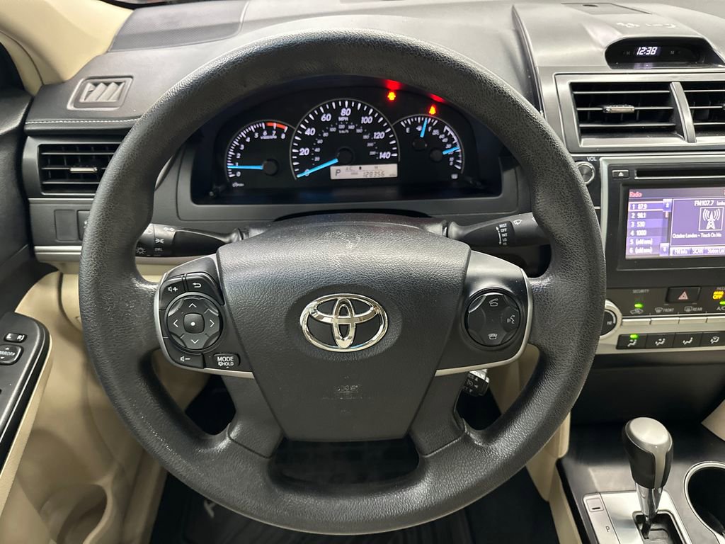 Used 2014 Toyota Camry L image 20