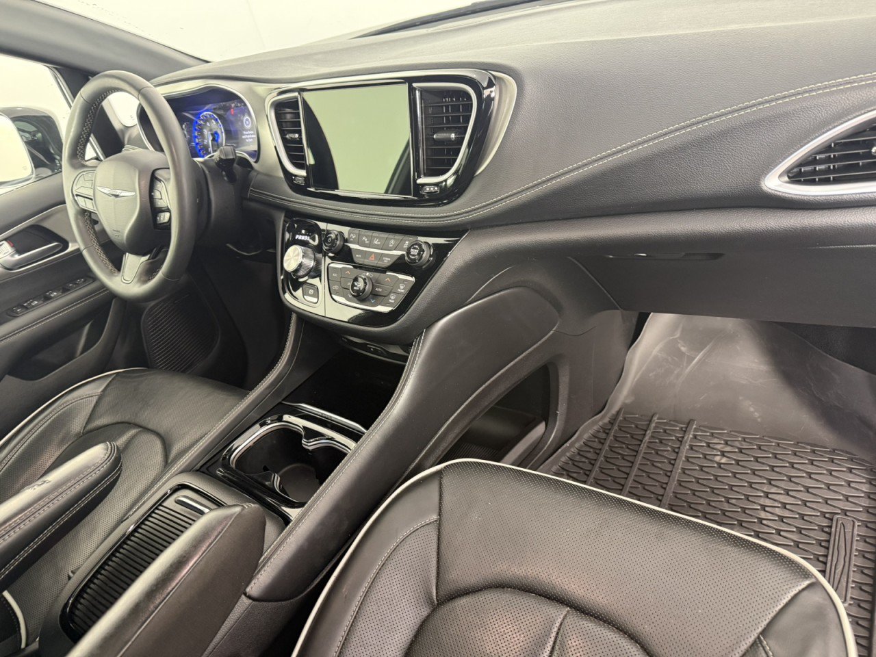 Used 2024 Chrysler Pacifica Limited w/ Uconnect Theater Family Group AWD/4WD image 11