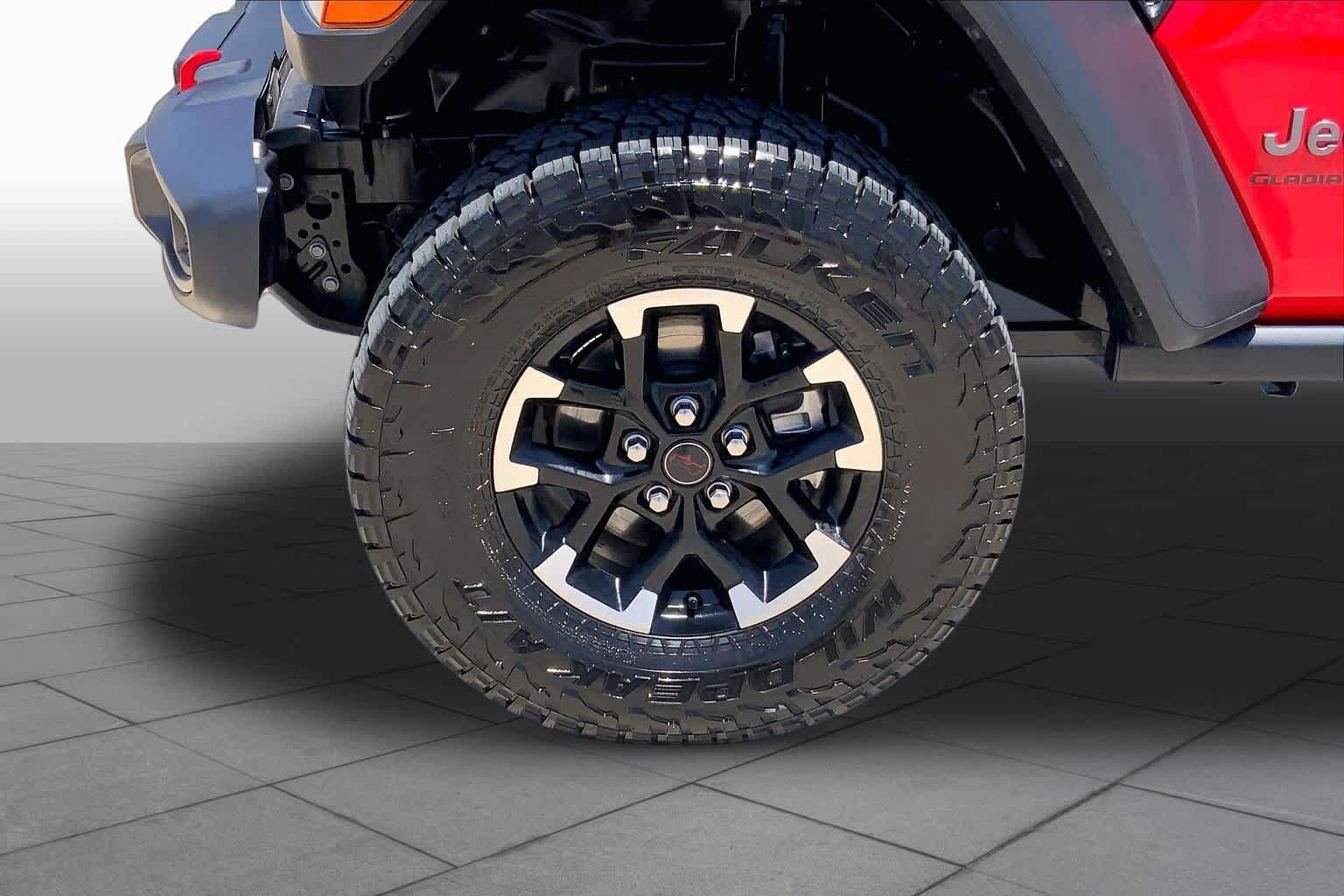 Used 2026 Jeep Gladiator Rubicon AWD/4WD image 10