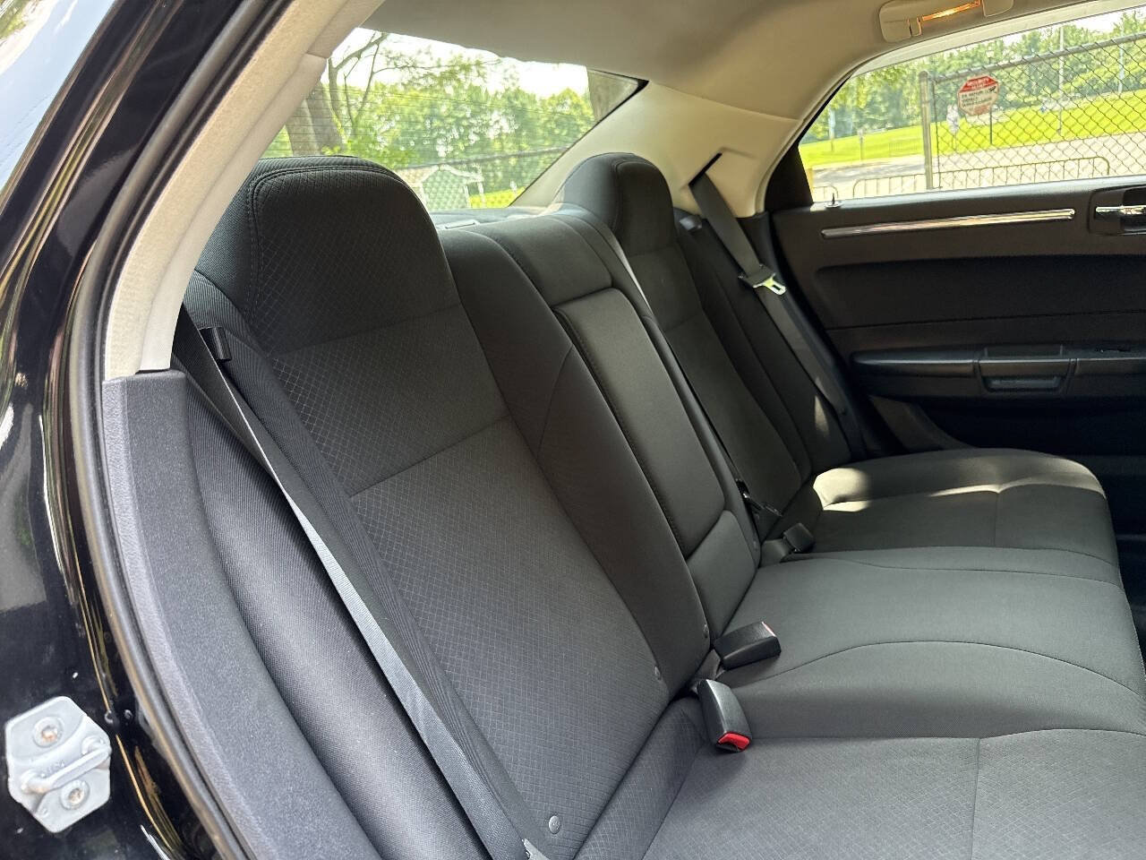 Used 2009 Chrysler 300 LX RWD image 18