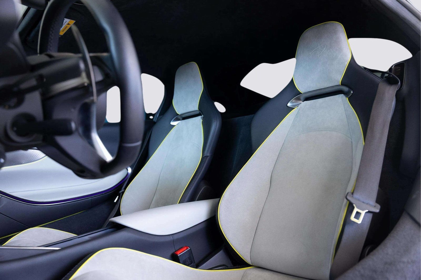 Used 2023 McLaren Artura RWD image 12