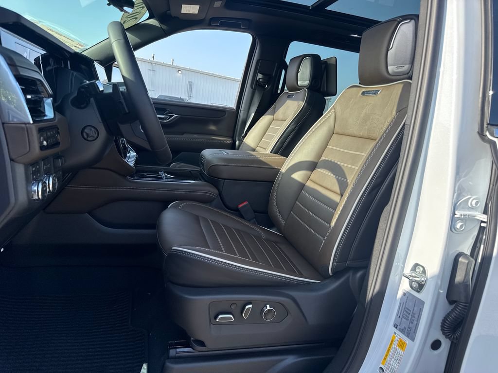 New 2026 GMC Yukon Denali Ultimate AWD/4WD image 18