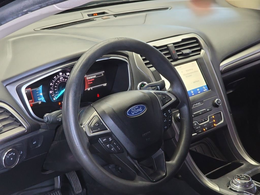 Used 2020 Ford Fusion SE image 11