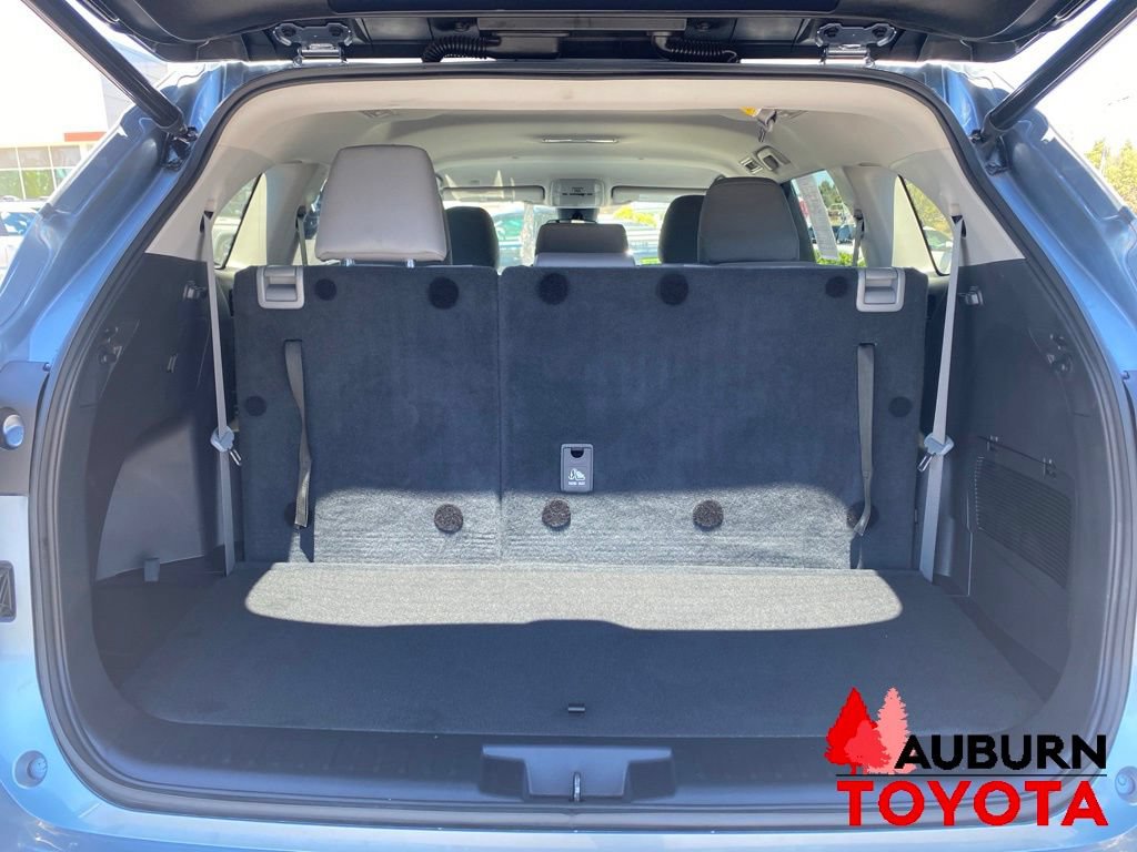 Used 2022 Toyota Highlander LE AWD/4WD image 12