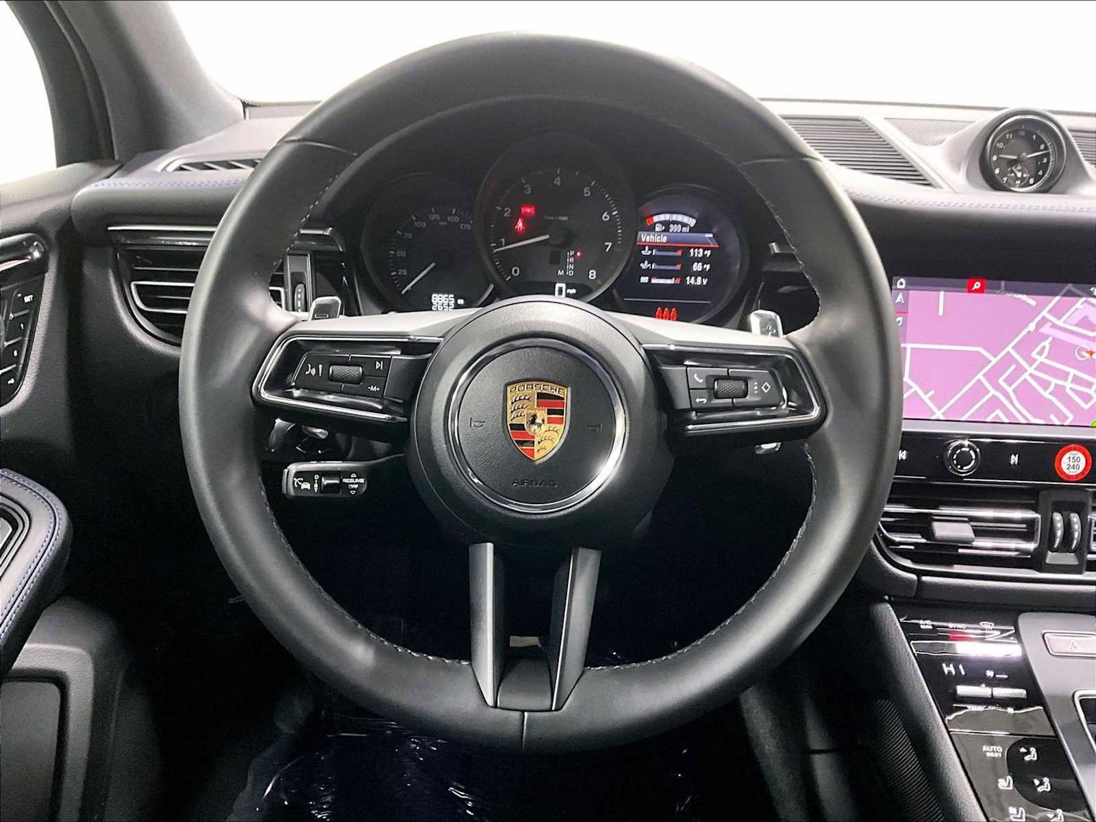 Used 2025 Porsche Macan image 18