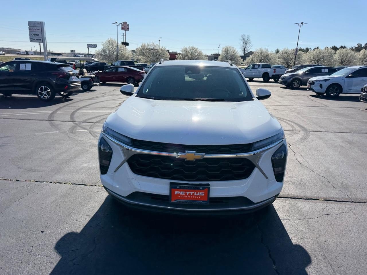 Used 2025 Chevrolet Trax LT w/ Driver Confidence Package image 8