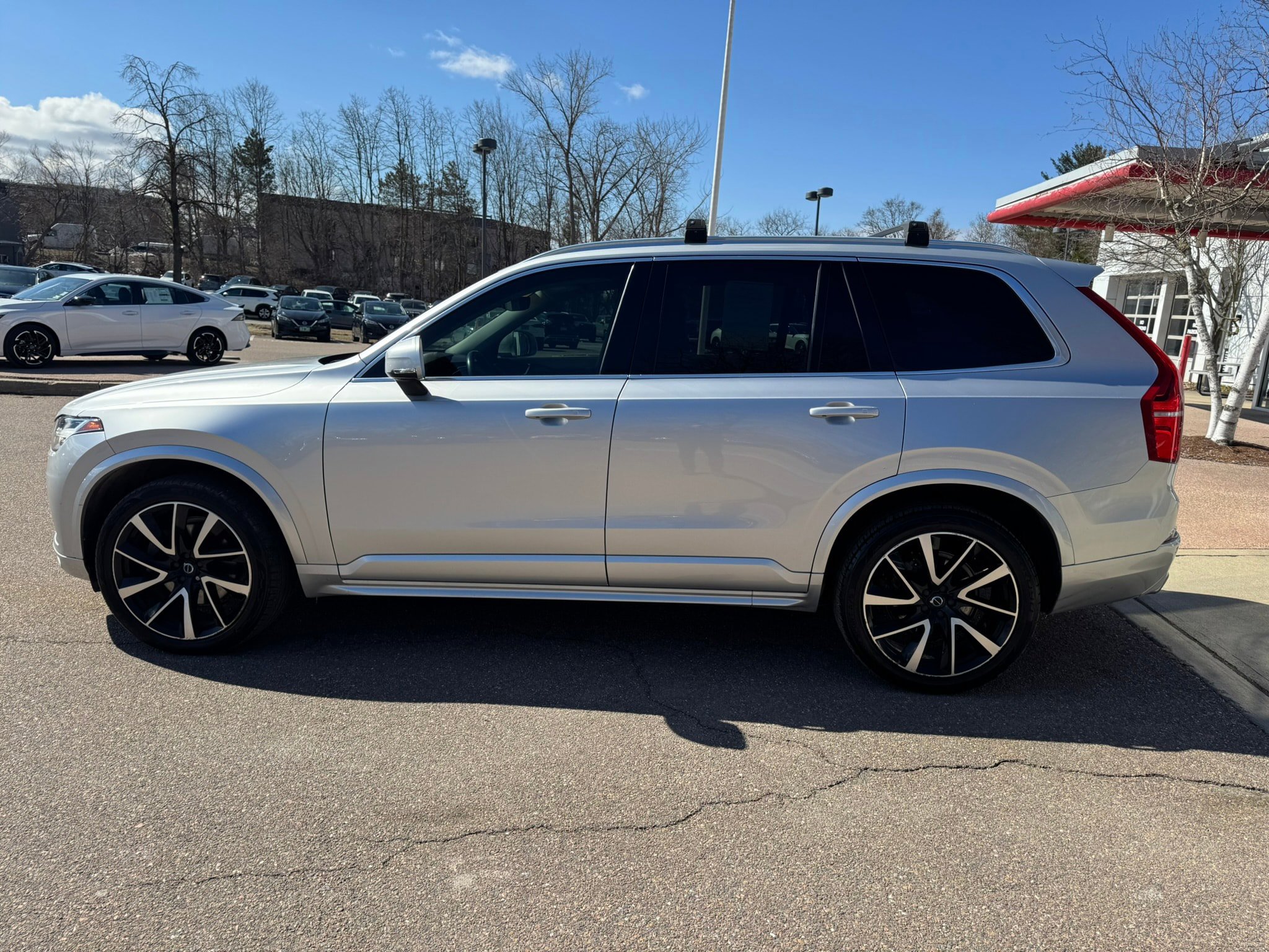 Used 2020 Volvo XC90 T6 Momentum w/ Protection Package Premier AWD/4WD image 4