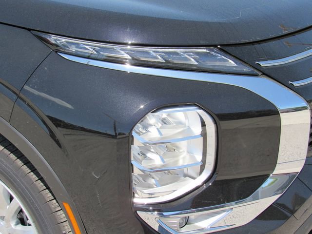 New 2026 Mitsubishi Outlander ES image 9