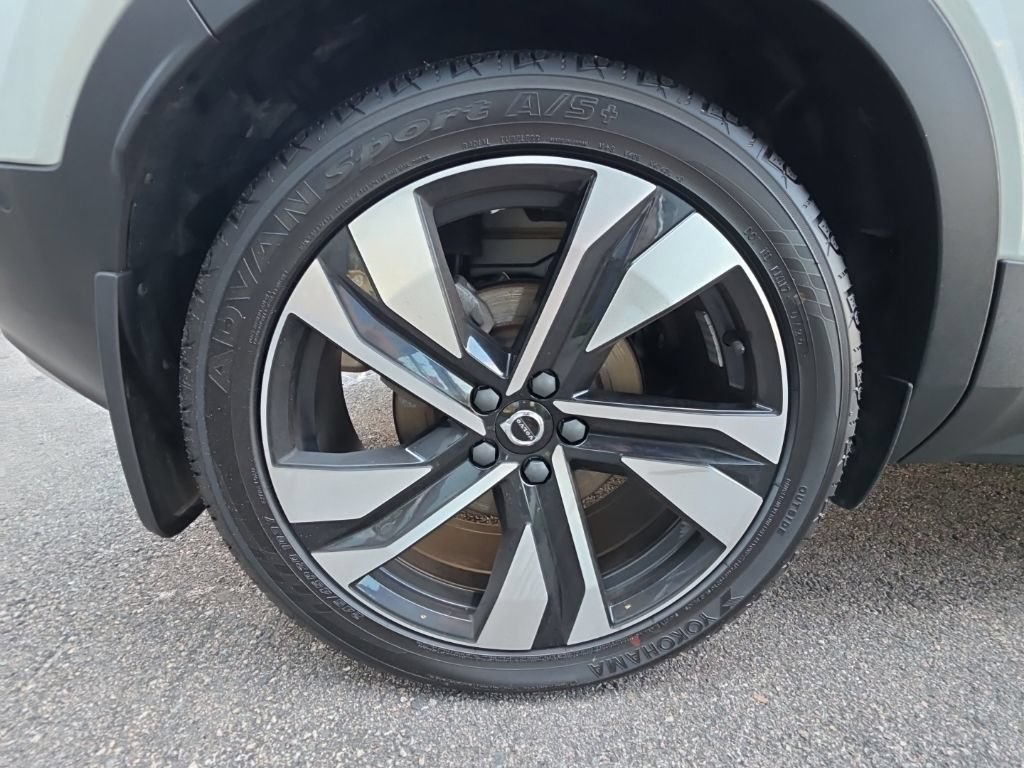Used 2024 Volvo XC40 B5 Ultimate w/ Climate Package AWD/4WD image 21