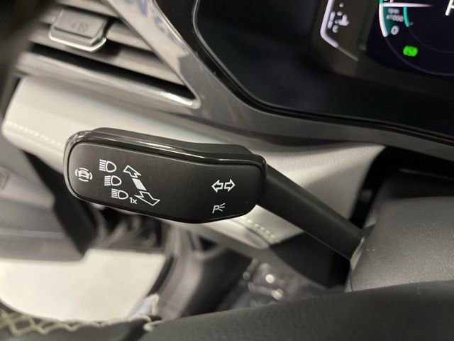Certified 2023 Volkswagen Taos SEL AWD/4WD image 19