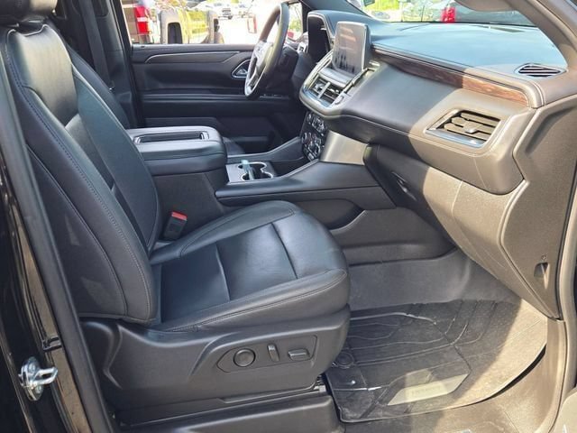 Used 2023 Chevrolet Suburban Z71 w/ Luxury Package AWD/4WD image 11