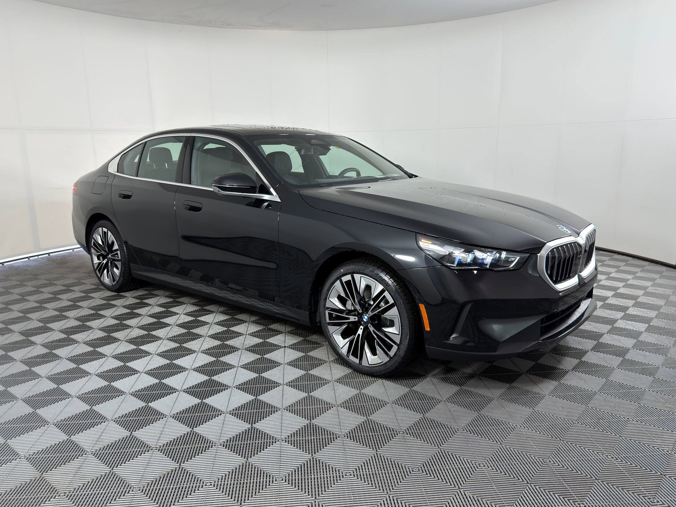 Used 2026 BMW 530i w/ Premium Package RWD image 6
