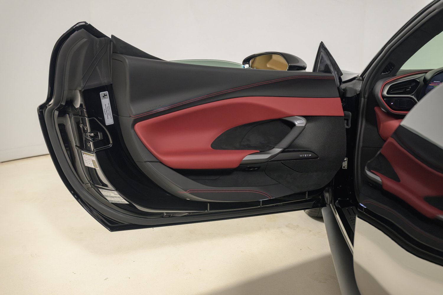 Used 2024 Ferrari 296 GTS RWD image 25