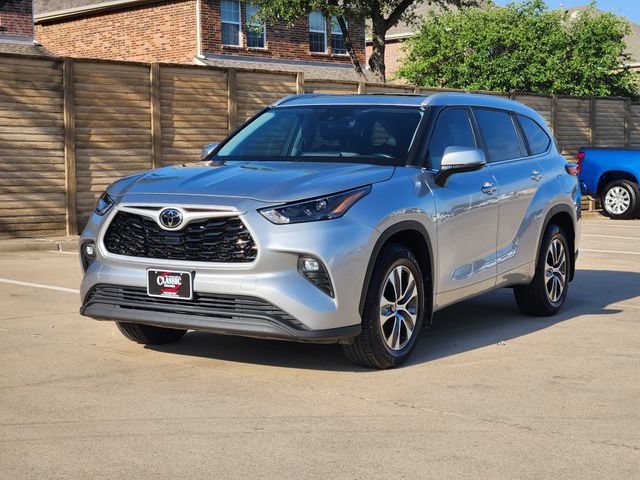 Used 2023 Toyota Highlander XLE FWD image 11