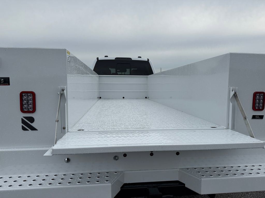 New 2026 Ford F550 4x4 Crew Cab image 18