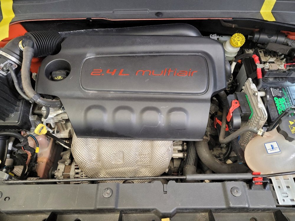 Used 2015 Jeep Renegade Latitude FWD image 30