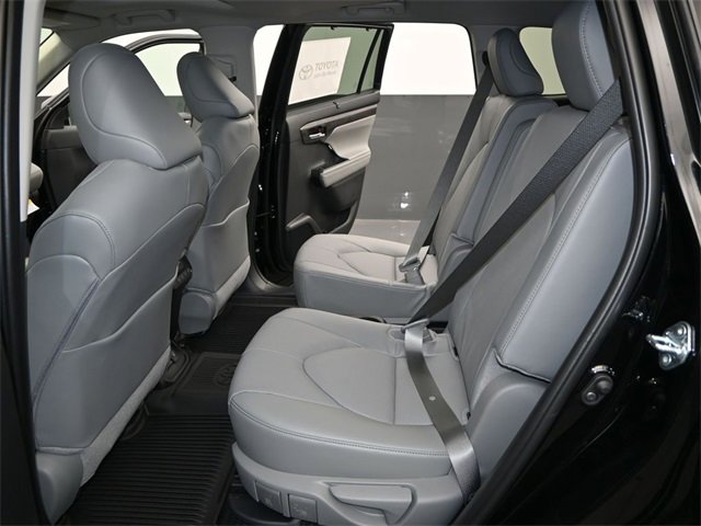 New 2026 Toyota Highlander Limited image 13