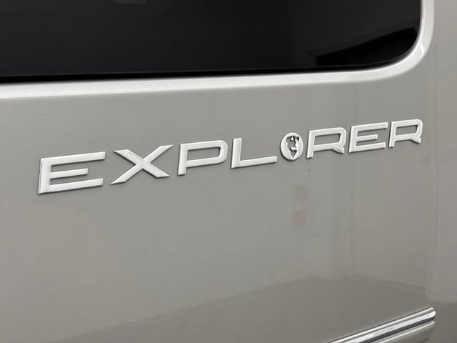 Used 2019 Chevrolet Express 2500 RWD image 42