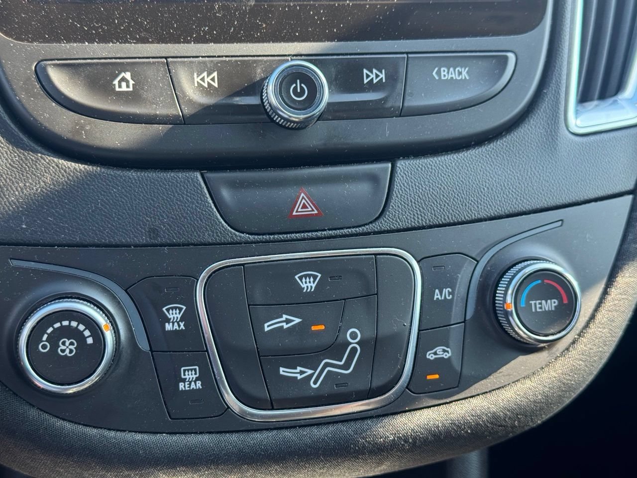 Used 2016 Chevrolet Malibu LT FWD image 11